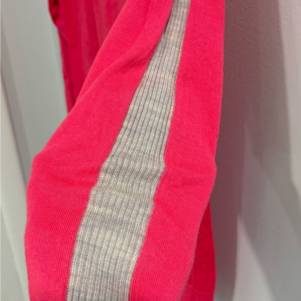 Banana Republic Merino Bright Pink V-Neck Sweater Grey Side Arm Accents - Picture 8 of 14